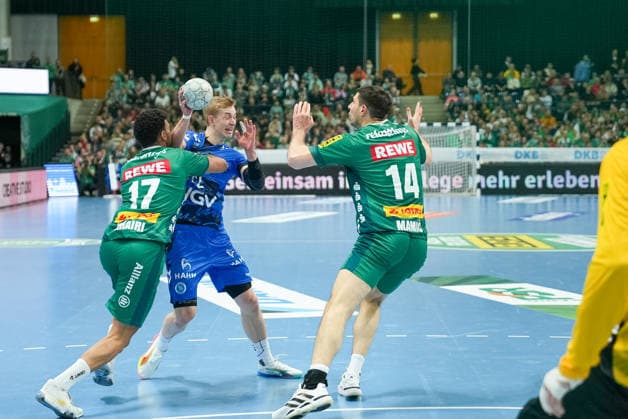 Torben Matzken TVB Stuttgart, 22 is harassed at the Leipzig circle SC DHfK Leipzig vs TVB Stuttgart, Handball, 1 Handball Bundesliga, 25 Matchday, Season 2025 2026, 15 03 2026 SC DHfK Leipzig vs TVB Stuttgart, Handball, 1 Handball Bundesliga, 25 Matchday, Season 2025 2026, 15 03 2026 Leipzig Copyright: xEibner-Pressefoto PiaxSchindlerx EP_PSR