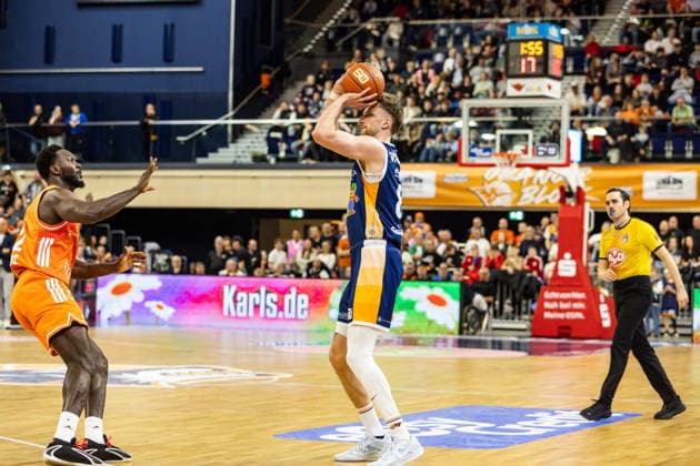 GER, easy Credit Basketball Bundesliga, Rostock Seawolves Niners Chemnitz 15 03 2026, Stadthalle, Rostock, GER, easy Credit Basketball Bundesliga, Rostock Seawolves Niners Chemnitz Andy van Vliet Rostock Seawolves 81 Foto Alexander Trienitz Rostock Stadthalle Mecklenburg Vorpommern Germany
