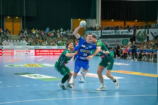 Marco Mengon TVB Stuttgart, 30 is held during the goal throw SC DHfK Leipzig vs TVB Stuttgart, Handball, 1 Handball Bundesliga, 25 Matchday, Season 2025 2026, 15 03 2026 SC DHfK Leipzig vs TVB Stuttgart, Handball, 1 Handball Bundesliga, 25 Matchday, Season 2025 2026, 15 03 2026 Leipzig Copyright: xEibner-Pressefoto PiaxSchindlerx EP_PSR