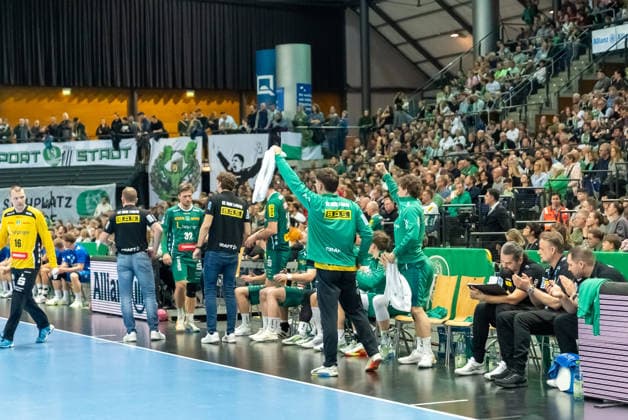 Cheers on the Leipzig substitutes bench after Franz Sempers opening goal SC DHfK Leipzig, 32 SC DHfK Leipzig vs TVB Stuttgart, Handball, 1 Handball Bundesliga, Matchday 25, Season 2025 2026, 15 03 2026 SC DHfK Leipzig vs TVB Stuttgart, Handball, 1 Handball Bundesliga, Matchday 25, Season 2025 2026, 15 03 2026 Leipzig Copyright: xEibner-Pressefoto PiaxSchindlerx EP_PSR