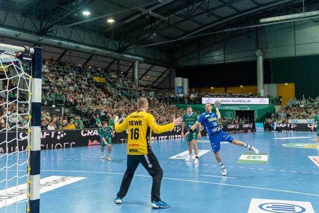 Kai Haefner TVB Stuttgart, 34 against Tomas Mrkva SC DHfK Leipzig, 16 on a 7 meter throw SC DHfK Leipzig vs TVB Stuttgart, Handball, 1 Handball Bundesliga, 25 Matchday, Season 2025 2026, 15 03 2026 SC DHfK Leipzig vs TVB Stuttgart, Handball, 1 Handball Bundesliga, 25 Matchday, Season 2025 2026, 15 03 2026 Leipzig Copyright: xEibner-Pressefoto PiaxSchindlerx EP_PSR