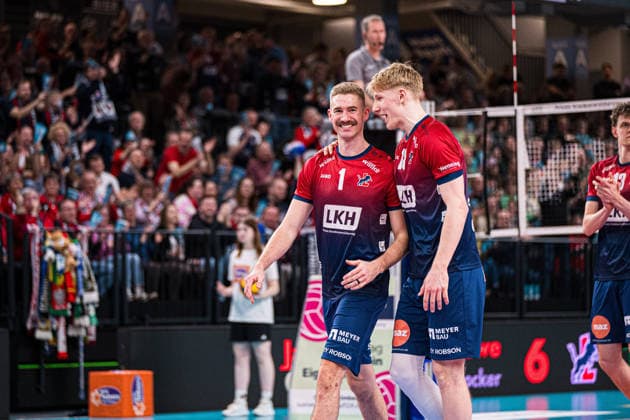 Volleyball I Men I Season 2025 2026 I Bundesliga I SVG Lüneburg ASV Dachau I 15 03 2026 Shane Holdaway 1, SVG Lüneburg in conversation with Axel Valdemar Juul Larsen 18, SVG Lüneburg Lüneburg LKH Arena Niedersachsen Germany Copyright: xLobeca Björn-OlexKehmx