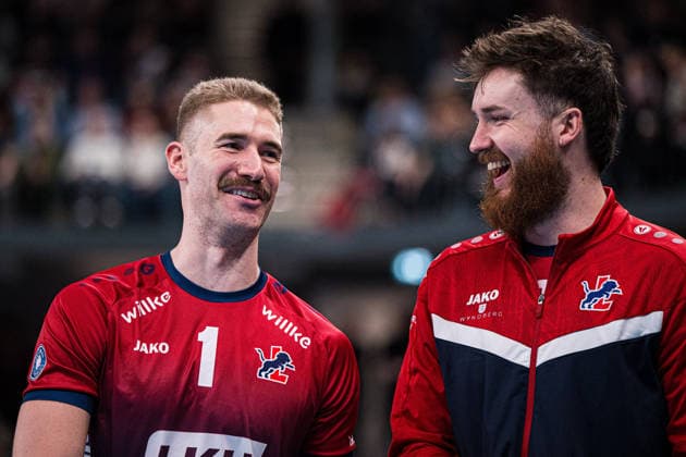 Volleyball I Men I Season 2025 2026 I Bundesliga I SVG Lüneburg ASV Dachau I 15 03 2026 Shane Holdaway 1, SVG Lüneburg in conversation with Jesse William Elser 3, SVG Lüneburg Lüneburg LKH Arena Niedersachsen Germany Copyright: xLobeca Björn-OlexKehmx