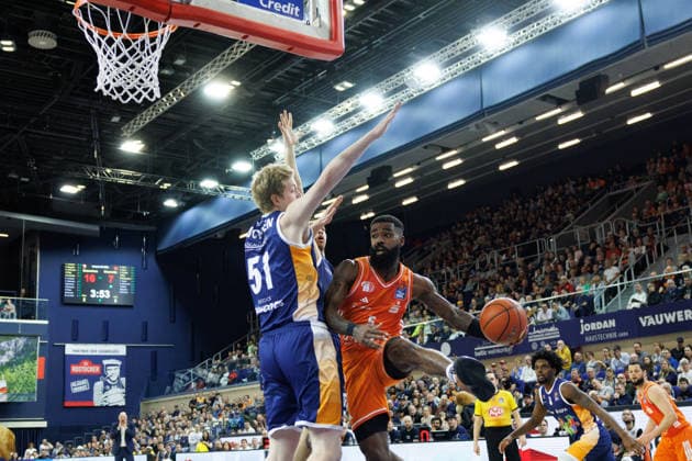 Corey Davis NINERS Chemnitz, 05 , Bent Leuchten ROSTOCK SEAWOLVES, 51 , GER, Rostock Seawolves vs NINERS Chemnitz, easycredit BBL, Basketball, Bundesliga, 24 Spieltag, Spielzeit 2025 2026, 15 03 2026 GER, Rostock Seawolves vs NINERS Chemnitz, easycredit BBL, Basketball, Bundesliga, 24 Spieltag, Spielzeit 2025 2026, 15 03 2026 Rostock Copyright: xEibner-Pressefoto DenverxEhrlichx EP_DEH