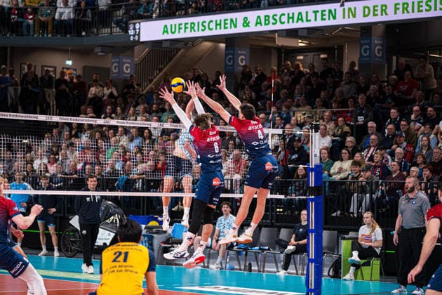 Volleyball I Men I Season 2025 2026 I Bundesliga I SVG Lüneburg ASV Dachau I 15 03 2026 Block Jackson Clifford Howe 6, SVG Lüneburg and Christopher Byam 4, SVG Lüneburg Lüneburg LKH Arena Niedersachsen Germany Copyright: xLobeca Björn-OlexKehmx