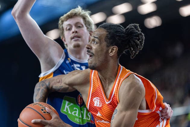 Kevin Yebo NINERS Chemnitz, 00 , Bent Leuchten ROSTOCK SEAWOLVES, 51 , GER, Rostock Seawolves vs NINERS Chemnitz, easycredit BBL, Basketball, Bundesliga, 24 Matchday, Season 2025 2026, 15 03 2026 GER, Rostock Seawolves vs NINERS Chemnitz, easycredit BBL, Basketball, Bundesliga, 24 Matchday, Season 2025 2026, 15 03 2026 Rostock Copyright: xEibner-Pressefoto DenverxEhrlichx EP_DEH