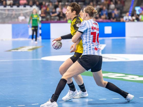 Alina Grijseels Borussia Dortmund, 04 in duel with Matilda Ehlert HSG Bensheim Auerbach, 10 , HSG Bensheim Auerbach vs Borussia Dortmund, Handball, DHB Pokal Haushahn Final 4, Final, Season 2025 2026, 15 03 2026 HSG Bensheim Auerbach vs Borussia Dortmund, Handball, DHB Pokal Haushahn Final 4, Final, Season 2025 2026, 15 03 2026 Stuttgart Copyright: xMichaelxSchmidt Eibner-Pressefotx EP_MST