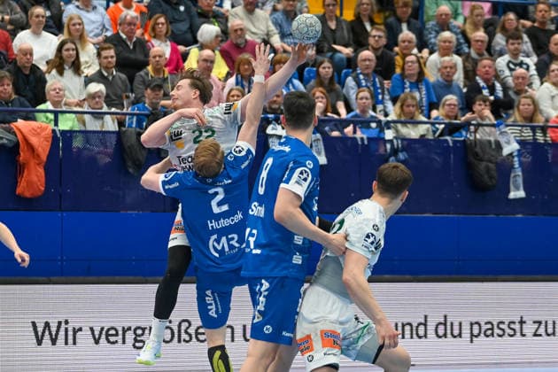 Erik Persson Frisch Auf Goeppingen, 22 vs Lukas Hutecek TBV Lemgo Lippe, 02 TBV Lemgo Lippe vs Frisch Auf Goeppingen, Handball, 1 Bundesliga, 25 Matchday, Season 2025 2026, 15 03 2026, TBV Lemgo Lippe vs Frisch Auf Goeppingen, Handball, 1 Bundesliga, 25 Matchday, Season 2025 2026, 15 03 2026 Lemgo Copyright: xEibner-Pressefoto RobertxGertzenx EP_RGN