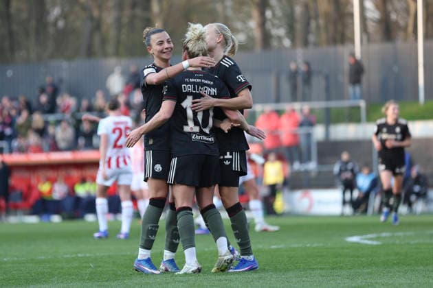 Linda Dallmann FC Bayern Munich celebrates after scoring her team s third goal with teammates during the Woman Bundesliga match between 1 FC Köln and Bayern München at Franz Kremer Stadion on March 15 in Cologne, Germany, Germany Photo by Oliver Kaelke DeFodi Images Linda Dallmann FC Bayern München celebrates after scoring her team s third goal with teammates during the Woman Bundesliga match between 1 FC Köln and Bayern München at Franz Kremer Stadion on March 15, 2026 in Cologne, Germany Photo by Oliver Kaelke DeFodi Images DFL regulations prohibit any use of photographs as image sequences and or quasi video Photo by Oliver Kaelke DeFodi Images