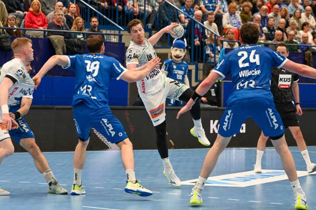 Erik Persson Frisch Auf Goeppingen, 22 vs Hendrik Wagner TBV Lemgo Lippe, 28 TBV Lemgo Lippe vs Frisch Auf Goeppingen, Handball, 1 Bundesliga, 25 Matchday, Season 2025 2026, 15 03 2026, TBV Lemgo Lippe vs Frisch Auf Goeppingen, Handball, 1 Bundesliga, 25 Matchday, Season 2025 2026, 15 03 2026 Lemgo Copyright: xEibner-Pressefoto RobertxGertzenx EP_RGN