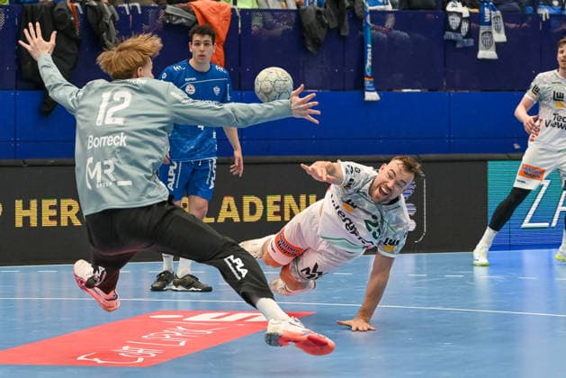 Ludvig Jurmala Astroem Frisch Auf Goeppingen, 25 vs Linus Borreck TBV Lemgo Lippe, 12 TBV Lemgo Lippe vs Frisch Auf Goeppingen, Handball, 1 Bundesliga, 25 Matchday, Season 2025 2026, 15 03 2026, TBV Lemgo Lippe vs Frisch Auf Goeppingen, Handball, 1 Bundesliga, 25 Matchday, Season 2025 2026, 15 03 2026 Lemgo Copyright: xEibner-Pressefoto RobertxGertzenx EP_RGN