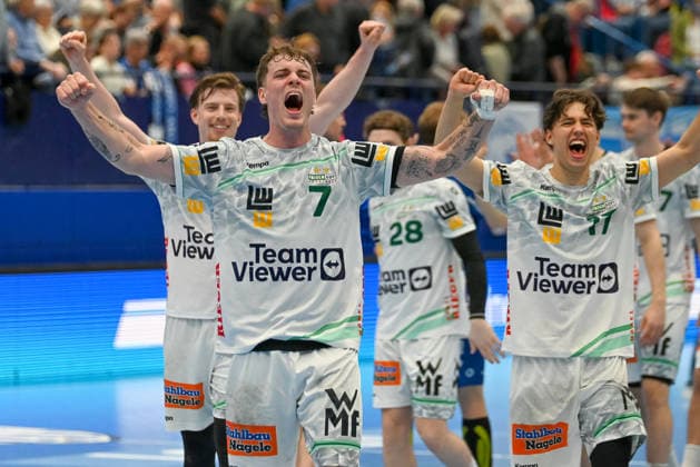 Victor Kloeve Frisch Auf Goeppingen, 07 and Tim Gossner Frisch Auf Goeppingen, 17 cheer TBV Lemgo Lippe vs Frisch Auf Goeppingen, Handball, 1 Bundesliga, 25 Matchday, Season 2025 2026, 15 03 2026, TBV Lemgo Lippe vs Frisch Auf Goeppingen, Handball, 1 Bundesliga, 25 Matchday, Season 2025 2026, 15 03 2026 Lemgo Copyright: xEibner-Pressefoto RobertxGertzenx EP_RGN