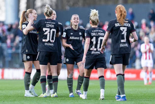 Google Pixel Womens Bundesliga 1 FC Köln FC Bayern München 15 03 2026 Cheers after the third goal of the match by Linda Dallmann FC Bayern München, 10 on matchday 20 of the Google Pixel Womens Bundesliga in the match between 1 FC Köln and FC Bayern München on 15 03 2026 at Franz Kremer Stadium in Cologne, Germany Copyright: xBEAUTIFULxSPORTS Meuselx