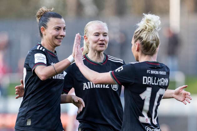 Google Pixel Women Bundesliga 1 FC Köln FC Bayern München 15 03 2026 Linda Dallmann FC Bayern München, 10 cheers after her goal with Arianna Caruso FC Bayern München, 27 and Pernille Harder FC Bayern München, 21 on matchday 20 of the Google Pixel Women Bundesliga in the match between 1 FC Köln and FC Bayern München on 15 03 2026 at Franz Kremer Stadion in Cologne, Germany Copyright: xBEAUTIFULxSPORTS Meuselx