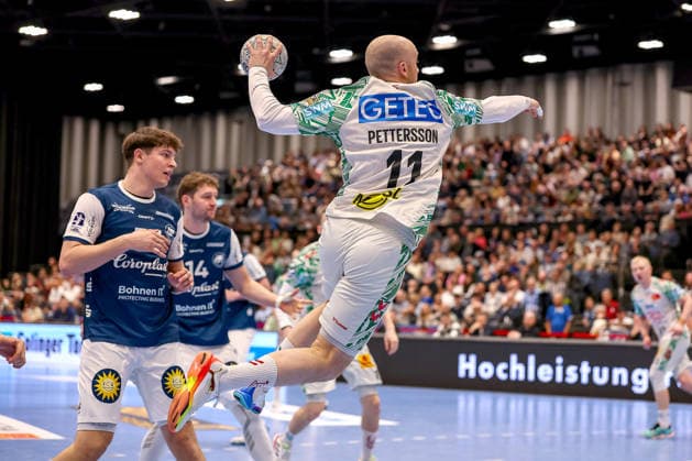 15 03 2026, Handball, HBL, Bergischer HC SC Magdeburg, Mitsubishi Electric HALLE Düsseldorf Daniel Pettersson SC Magdeburg 11 throws the ball on goal North Rhine-Westphalia Germany