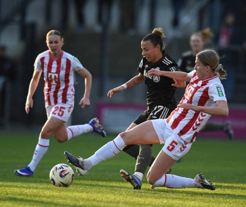 15 03 2026, xophax, Fußball Frauen Bundesliga Google Pixel Frauen Bundesliga 25 26 Arianna Caruso Bayern München , center and Celina Degen , right 1 FC Köln in duel Left Laura Donhauser 1 FC Köln DFL DFB REGULATIONS PROHIBIT ANY USE OF PHOTOGRAPHS as IMAGE SEQUENCES and or QUASI VIDEO Koeln