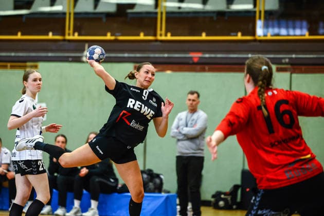 Handball I Women I Season 2025 2026 I Regionalliga Nord I 21 Matchday I SV Henstedt Ulzburg II HSG Eider Harder I 15 03 2026 Mariella Suplie 9, SV Henstedt Ulzburg II Lea Schweinem 16, HSG Eider Harde Copyright: xLobeca RalfxHomburgx