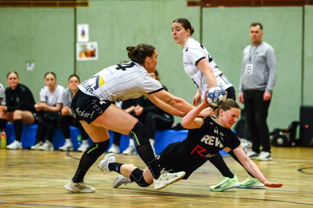 Handball I Women I Season 2025 2026 I Regionalliga Nord I 21 Matchday I SV Henstedt Ulzburg II HSG Eider Harder I 15 03 2026 Ellis Meg Bruhn 4, HSG Eider Harde Hannah Wulff 11, SV Henstedt Ulzburg II Copyright: xLobeca RalfxHomburgx