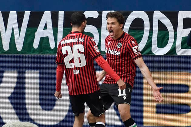 Benedikt Pichler Hannover 11 celebrates after scoring 2 2 with Waniss Taibi Hannover 26 15 03 2026 ¢ Football ¢ FC Schalke 04 vs Hannover 96, Veltins Arena, Gelsenkirchen, DFB DFL REGULATIONS PROHIBIT ANY USE OF PHOTOGRAPHS AS IMAGE SEQUENCES AND OR QUASI VIDEO Copyright: xpepphotox xSaschaxWeizx pep00321, pep_20260315_hm_311971