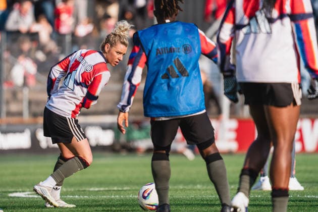 Linda Dallmann FC Bayern Muenchen, 10 during warm-up training 1 FC Cologne vs FC Bayern Munich, Football, Google Pixel Womens Bundesliga, Matchday 20, Season 2025 26, 15 03 2026, 1 FC Cologne vs FC Bayern Munich, Football, Google Pixel Womens Bundesliga, Matchday 20, Season 2025 26, 13 03 2026 Cologne Copyright: xEibner-Pressefoto LukasxBaldygax EP_LBA