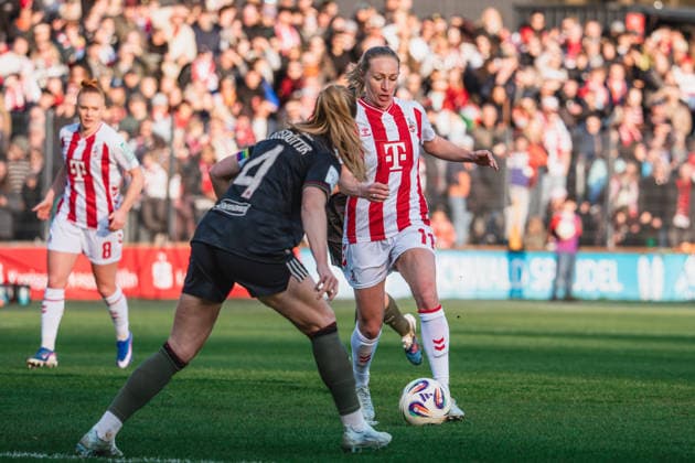 Pauline Bremer 1 FC Koeln, 11 in attack against Glodis Perla Viggosdottir FC Bayern Muenchen, 04 1 FC Cologne vs FC Bayern Munich, Football, Google Pixel Womens Bundesliga, Matchday 20, Season 2025 26, 15 03 2026, 1 FC Cologne vs FC Bayern Munich, Football, Google Pixel Womens Bundesliga, Matchday 20, Season 2025 26, 13 03 2026 Cologne Copyright: xEibner-Pressefoto LukasxBaldygax EP_LBA