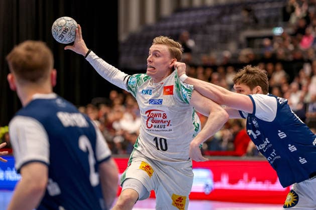 15 03 2026, Handball, HBL, Bergischer HC SC Magdeburg, Mitsubishi Electric HALLE Düsseldorf Gisli Kristjansson SC Magdeburg 10 in a duel against Gerdas Babarskas BHC 14 North Rhine-Westphalia Germany