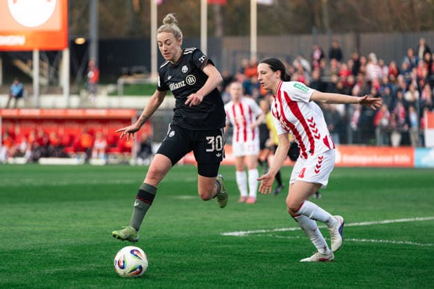 Carolin Simon of FC Bayern München and Sara Agrez of 1. FC Köln during the Google Pixel Frauen Bundesliga game between 1. FC Köln and FC Bayern München at Franz Kremer Stadion in Cologne, Germany Copyright: xLeoniexKiehlx xSPPx Sportspressphoto_SPR110544