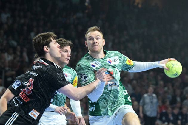 15 03 2026, xlakx, Handball Daikin HBL, Fuechse Berlin HC Erlangen v l Florian Scheerer HC Erlangen , Mathias Gidsel Fuechse Berlin duel, duel, fight, tackle Berlin Daniel Lakomski
