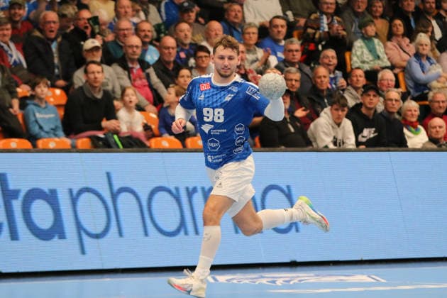 15 03 2026 Handball Men 2025 2026 2 Handball Bundesliga 24 Matchday Dessau Roßlauer HV 06 HSG Krefeld Niederrhein Anhalt Arena Dessau Yannick Marcos Pust Dessau, 98, blue walks alone towards the Krefeld goal Dessau Roßlau Sachsen Anhalt Germany