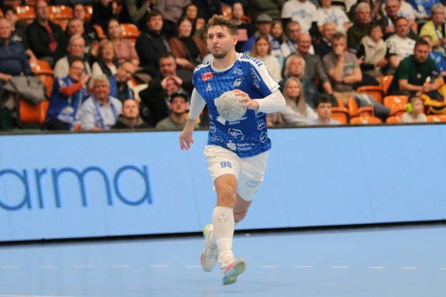 15 03 2026 Handball Men 2025 2026 2 Handball Bundesliga 24 Matchday Dessau Roßlauer HV 06 HSG Krefeld Niederrhein Anhalt Arena Dessau Yannick Marcos Pust Dessau, 98, blue walks alone towards the Krefeld goal Dessau Roßlau Sachsen Anhalt Germany