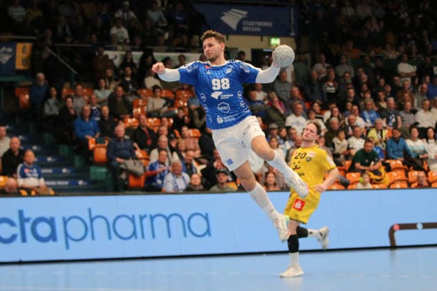 15 03 2026 Handball Men 2025 2026 2 Handball Bundesliga 24 Matchday Dessau Roßlauer HV 06 HSG Krefeld Niederrhein Anhalt Arena Dessau Yannick Marcos Pust Dessau, 98, blue on a goal throw Dessau Roßlau Sachsen Anhalt Germany