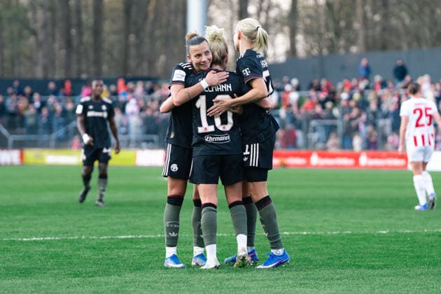 Linda Dallmann of FC Bayern München scoring during the Google Pixel Frauen Bundesliga game between 1. FC Köln and FC Bayern München at Franz Kremer Stadion in Cologne, Germany Copyright: xLeoniexKiehlx xSPPx Sportspressphoto_SPR110629