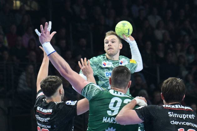 15 03 2026, xlakx, Handball Daikin HBL, Fuechse Berlin HC Erlangen v l Mathias Gidsel Fuechse Berlin goes for the jump shot Berlin Daniel Lakomski