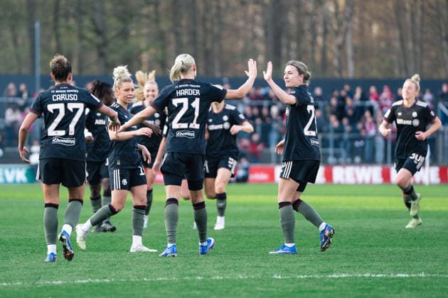Pernille Harder of FC Bayern München scoring during the Google Pixel Frauen Bundesliga game between 1. FC Köln and FC Bayern München at Franz Kremer Stadion in Cologne, Germany Copyright: xLeoniexKiehlx xSPPx Sportspressphoto_SPR110633