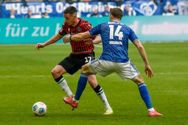 from left in duel Bastian Allgeier Hannover 17 Janik Bachmann Schalke 14 15 03 2026 ¢ Football ¢ FC Schalke 04 vs Hannover 96, Veltins Arena, Gelsenkirchen, DFB DFL REGULATIONS PROHIBIT ANY USE OF PHOTOGRAPHS AS IMAGE SEQUENCES AND OR QUASI VIDEO Copyright: xpepphotox xSaschaxWeizx pep00321, pep_20260315_hm_311842