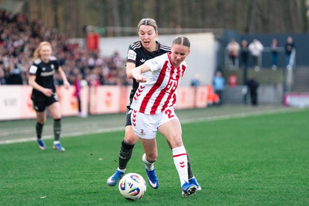 Laura Donhauser of 1. FC Köln and Barbara Dunst of FC Bayern München during the Google Pixel Frauen Bundesliga game between 1. FC Köln and FC Bayern München at Franz Kremer Stadion in Cologne, Germany Copyright: xLeoniexKiehlx xSPPx Sportspressphoto_SPR110643