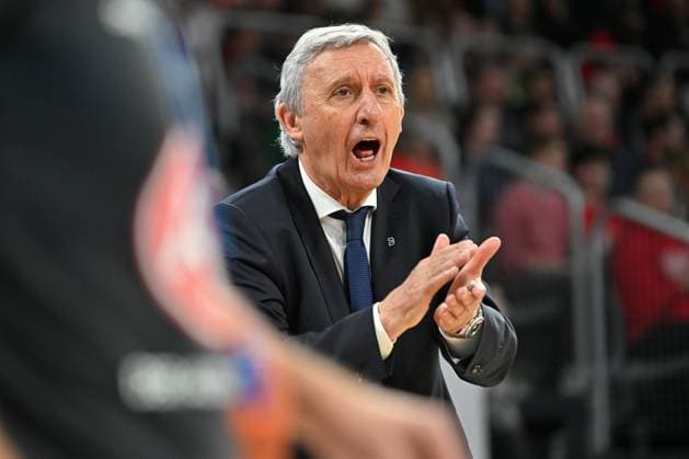 BAMBERG 15 03 2026 Basketball easycredit 1 Basketball Bundesliga 24 Matchday Bamberg Baskets vs FC Bayern Munich Basketball Svetislav Pesic Headcoach FC Bayern Munich gives instructions Bamberg Baskets vs FC Bayern Munich Basketball