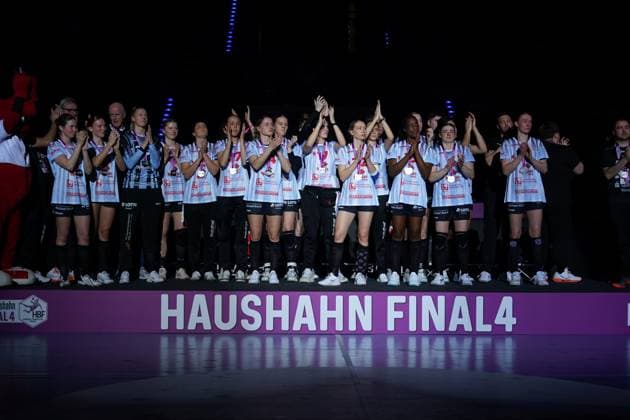 Scene with Helen van Beurden 36 HSG Bensheim Auerbach , Nele Wenzel 23 HSG Bensheim Auerbach , Nyala Baijens 27 HSG Bensheim Auerbach , Nina Engel 8 HSG Bensheim Auerbach , Ndidi Silvia Agwunedu 15 HSG Bensheim Auerbach , Mia Ziercke 34 HSG Bensheim Auerbach , Jule Polsz 71 HSG Bensheim Auerbach , Amelie Berger 3 HSG Bensheim Auerbach and Neele Mara Orth 32 HSG Bensheim Auerbach Haushahn Final4 Final HSG Bensheim Auerbach vs Borussia Dortmund Copyright: xspeedshotx