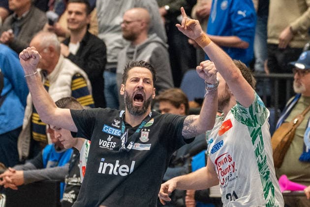 Bennet Wiegert SC Magdeburg, Coach celebrates the hard-fought victory Next to Albin Lagergren SC Magdeburg, 21 Bergischer HC 06 vs SC Magdeburg, Handball, DAIKIN Handballbundesliga, 25 Matchday, Season 2025 2026, 15 03 2026 Bergischer HC 06 vs SC Magdeburg, Handball, DAIKIN Handballbundesliga, 25 Matchday, Season 2025 2026, 15 03 2026 Duesseldorf Copyright: xEibner-Pressefoto ThomasxHaeslerx EP_THR