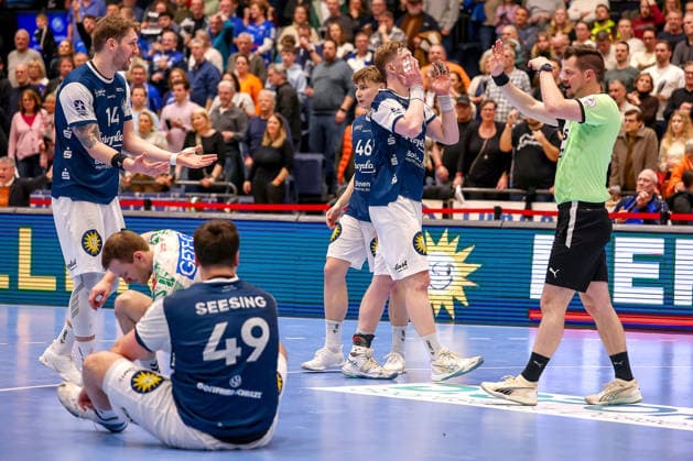 15 03 2026, Handball, HBL, Bergischer HC SC Magdeburg, Mitsubishi Electric HALLE Düsseldorf Disappointed faces at the BHC defeat against Magdeburg Gerdas Babarskas BHC 14 Aron Seesing BHC 49 Johannes Wasielewski BHC 77 Julian Fuchs BHC 46 disappointed Disappointment North Rhine-Westphalia Germany