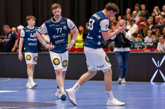 15 03 2026, Handball, HBL, Bergischer HC SC Magdeburg, Mitsubishi Electric HALLE Düsseldorf Disappointed faces at the BHC defeat against Magdeburg Johannes Wasielewski BHC 77 Soeren Steinhaus BHC 53 disappointed Disappointment North Rhine-Westphalia Germany