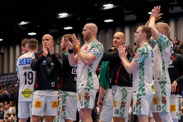 15 03 2026, Handball, HBL, Bergischer HC SC Magdeburg, Mitsubishi Electric HALLE Düsseldorf Closing cheers after the victory for Magdeburg The players cheering together on the pitch North Rhine-Westphalia Germany