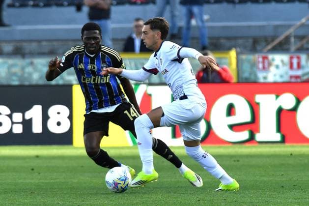 CALCIO - Serie A - Pisa SC vs Cagliari Calcio Agustin Albarracin Basil (Cagliari) con Ebenezer Akinsanmiro (Pisa) during Pisa SC vs Cagliari Calcio, Italian soccer Serie A match in Pisa, Italy, March 15 2026 Pisa Italy  Copyright: xIPAxSport ABACAx
