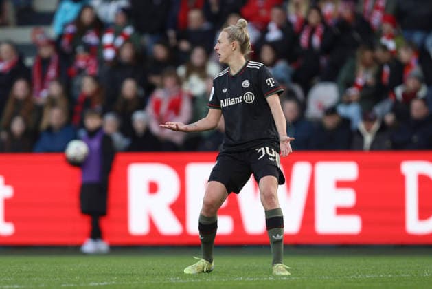 Carolin Simon FC Bayern München gestures, gestures during the Woman Bundesliga match between 1 FC Köln and Bayern München, Franz Kremer Stadion on March 15 in Cologne, Germany Photo by Oliver Kaelke DeFodi Images Carolin Simon FC Bayern München gestures during the Woman Bundesliga match between 1 FC Köln and Bayern München at Franz Kremer Stadion on March 15, 2026 in Cologne, Germany Photo by Oliver Kaelke DeFodi Images DFL regulations prohibit any use of photographs as image sequences and or quasi video Photo by Oliver Kaelke DeFodi Images
