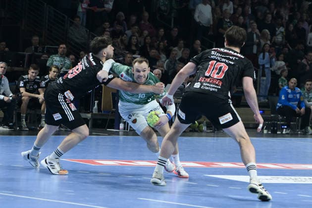 15 03 2026, xlakx, Handball Daikin HBL, Fuechse Berlin HC Erlangen f l Tobias Buck HC Erlangen , Mathias Gidsel Fuechse Berlin , Florian Scheerer HC Erlangen duel, duel, fight, tackle Berlin Daniel Lakomski