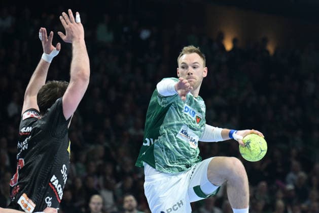 15 03 2026, xlakx, Handball Daikin HBL, Fuechse Berlin HC Erlangen v l Mathias Gidsel Fuechse Berlin goes for the jump shot Berlin Daniel Lakomski