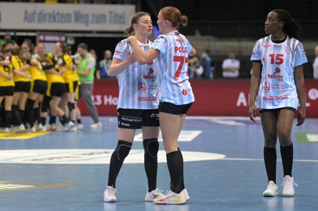 disappointed after the defeat Isabell Hurst HSG Bensheim Auerbach, 05 , Jule Polsz HSG Bensheim Auerbach, 71 and Ndidi Silvia Agwunedu HSG Bensheim Auerbach, 15 HSG Bensheim Auerbach vs BVB Borussia Dortmund Handball, Handball, Women, DHB Cup Haushahn Final 4, Final, Season 2025 2026, 15 03 2026 HSG Bensheim Auerbach vs BVB Borussia Dortmund Handball, Handball, Women, DHB Cup Haushahn Final 4, Final, Season 2025 2026, 15 03 2026 Stuttgart Copyright: xEibner-Pressefoto TobiasxBaurx EP_TBR