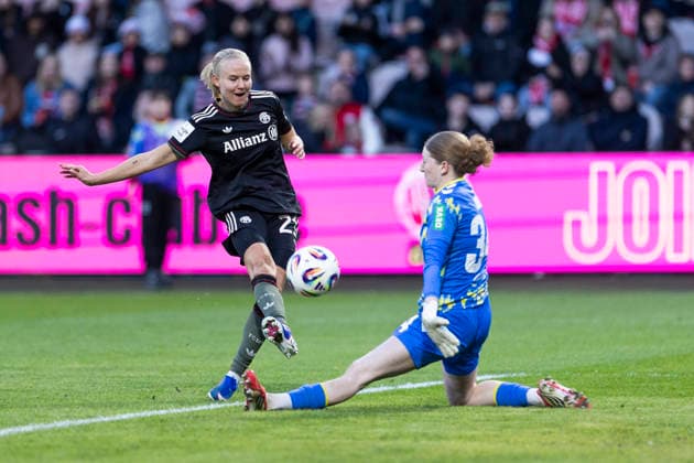Google Pixel Womens Bundesliga 1 FC Köln FC Bayern München 15 03 2026 Irina Fuchs 1 FC Köln, 34 saves against Pernille Harder FC Bayern München, 21 on matchday 20 of the Google Pixel Womens Bundesliga in the match between 1 FC Köln and FC Bayern München on 15 03 2026 at Franz Kremer Stadion in Cologne, Germany Copyright: xBEAUTIFULxSPORTS Meuselx