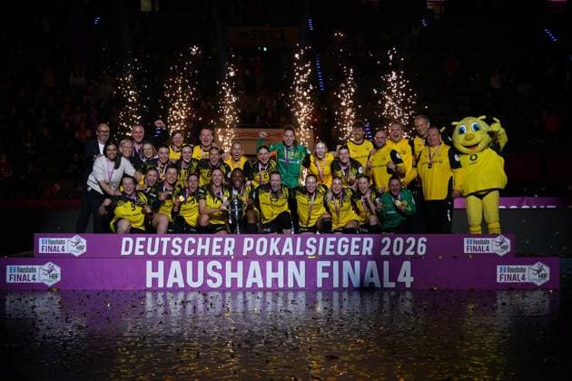 Scene with Sarah Wachter 12 Borussia Dortmund , Lois Abbingh 5 Borussia Dortmund , Alieke van Maurik 14 Borussia Dortmund , Kaja Kamp Nielsen 21 Borussia Dortmund , Felina Menne 76 Borussia Dortmund , Guro Berland Husebø 24 Borussia Dortmund , Dana Bleckmann 66 Borussia Dortmund , Guro Nestaker 33 Borussia Dortmund , Déborah Lassource 22 Borussia Dortmund , Lisa Antl 9 Borussia Dortmund , Maraike Kusian 8 Borussia Dortmund , Melinda Szikora 7 Borussia Dortmund , Alicia Langer 17 Borussia Dortmund , Lara Egeling 44 Borussia Dortmund and Kelly Vollebregt 31 Borussia Dortmund Haushahn Final4 Final HSG Bensheim Auerbach vs Borussia Dortmund Copyright: xspeedshotx