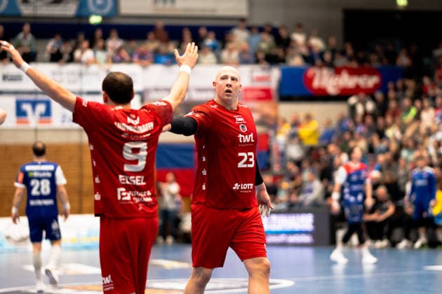 Kian Schwarzer, Eulen Ludwigshafen, 22 , satisfied with Marc Robin Eisel, Eulen Ludwigshafen, 09 , HBW Balingen Weilstetten vs Eulen Ludwigshafen, Handball, 2 Bundesliga, 24 Matchday, Season 2025 2026, 15 03 2026 Eibner Pressefoto Andreas Ulmer HBW Balingen Weilstetten vs Eulen Ludwigshafen, Handball, 2 Bundesliga, 24 Matchday, Season 2025 2026, 15 03 2026 Balingen Copyright: xEibner-Pressefoto AndreasxUlmerx EP_AUR